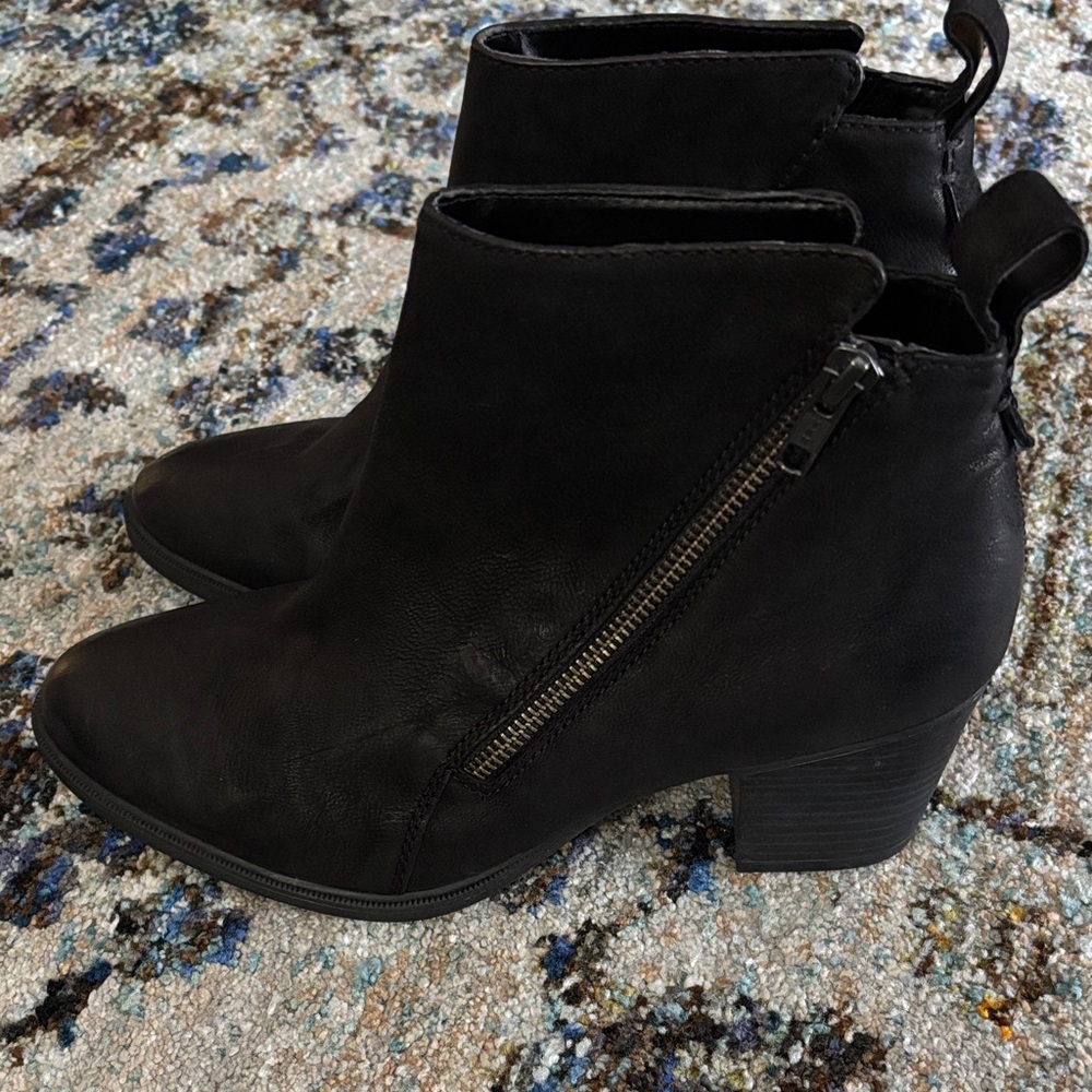 Rockport Black Leather Ankle Booties with Zipper